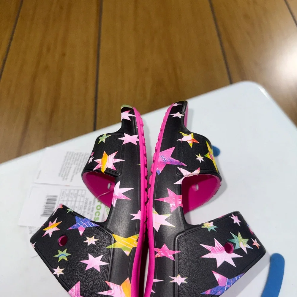 Crocs Classic Star Print Sandal K Pink Black Multi Kids J4 209094-6UC NWT‎
